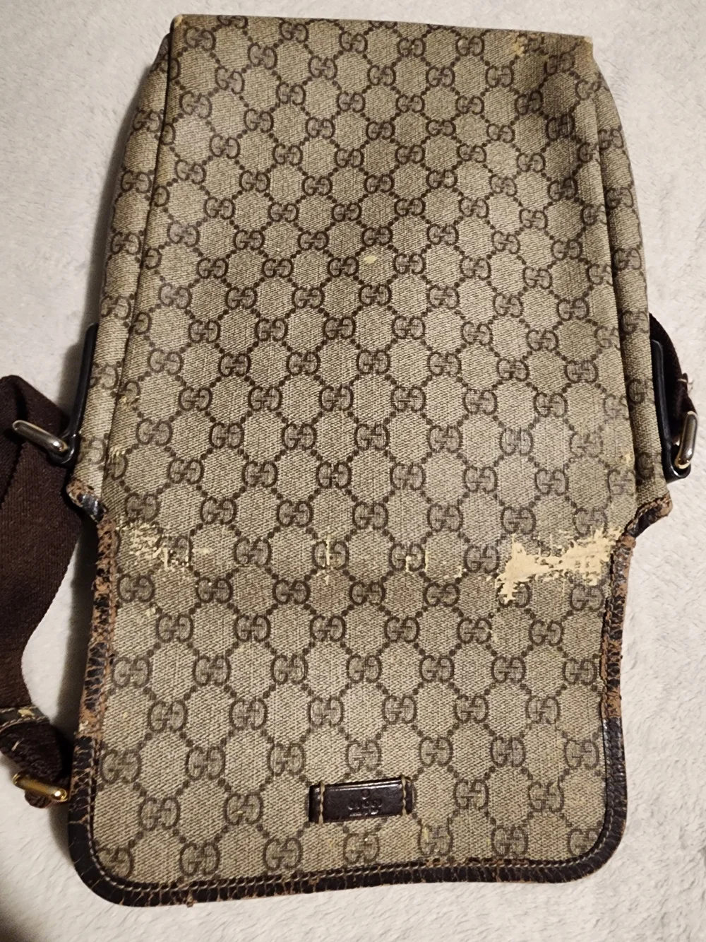 Gucci GG Supreme Canvas and Leather Shoulder Bag (model 223666) - Picture 10 of 16